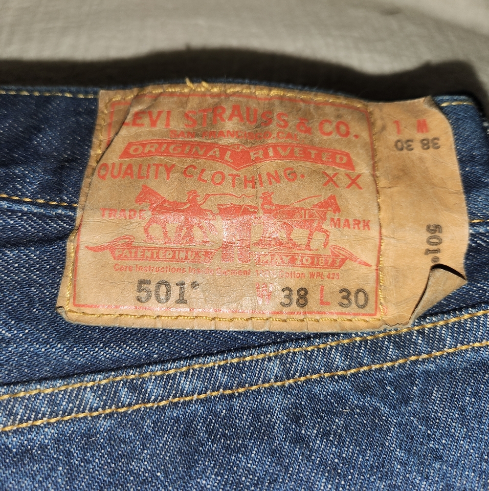 VINTAGE Levi's 501 Men's Straight Jeans in Dark Blue Denim 38×30